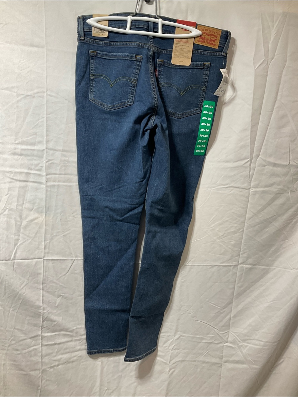 Levi's Ladies Skinny Jeans in Medium Blue Wash - Picture 2 of 4